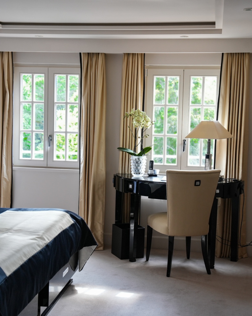 chambre suite masque de femme Villa Renée Lalique