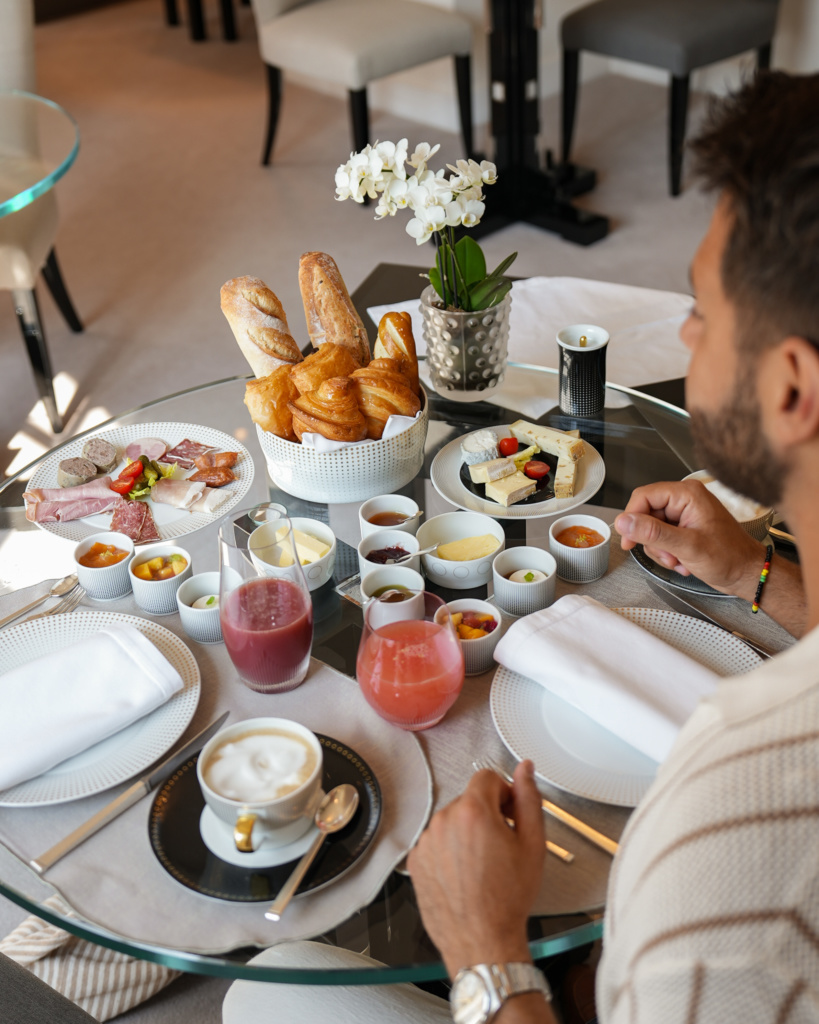 petit-déjeuner brunch de l'hôtel Villa René Lalique