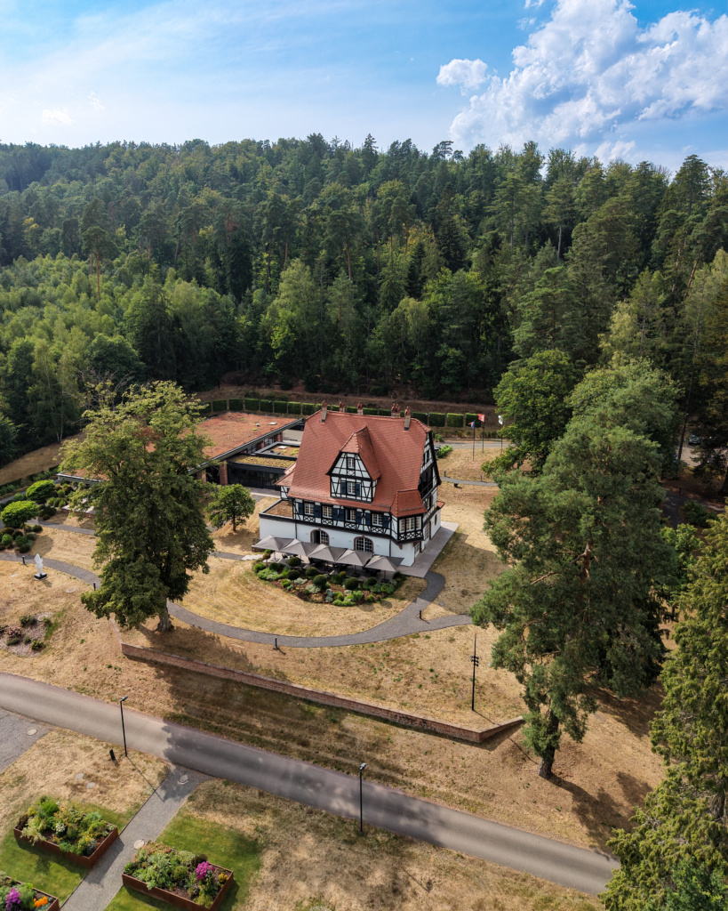 vue au drone de l'hôtel Villa Renée Lalique